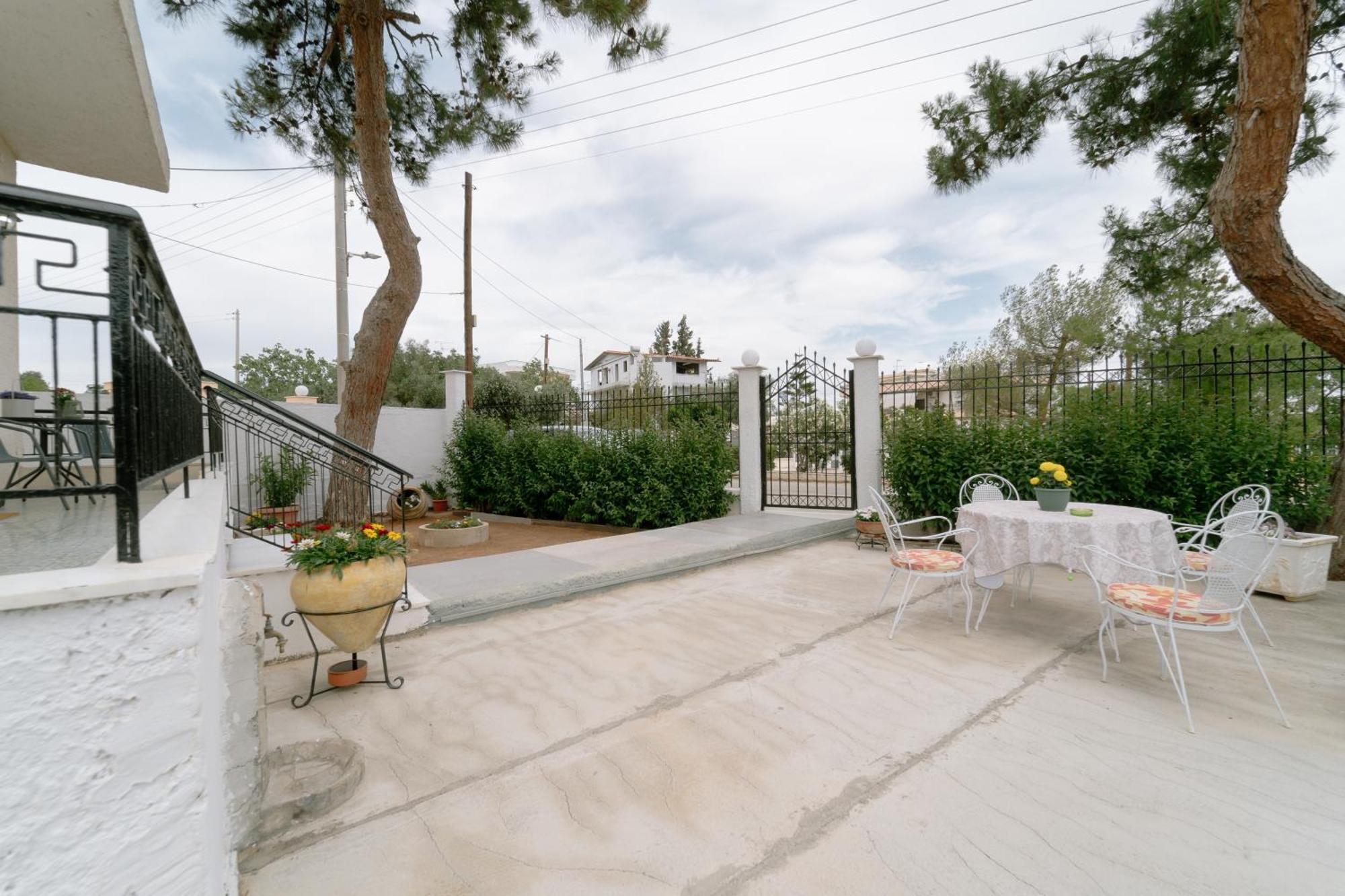 Selene House * Selinia