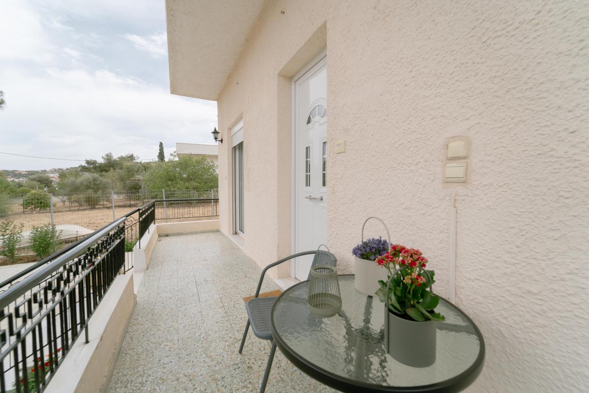 Selene House Selinia
