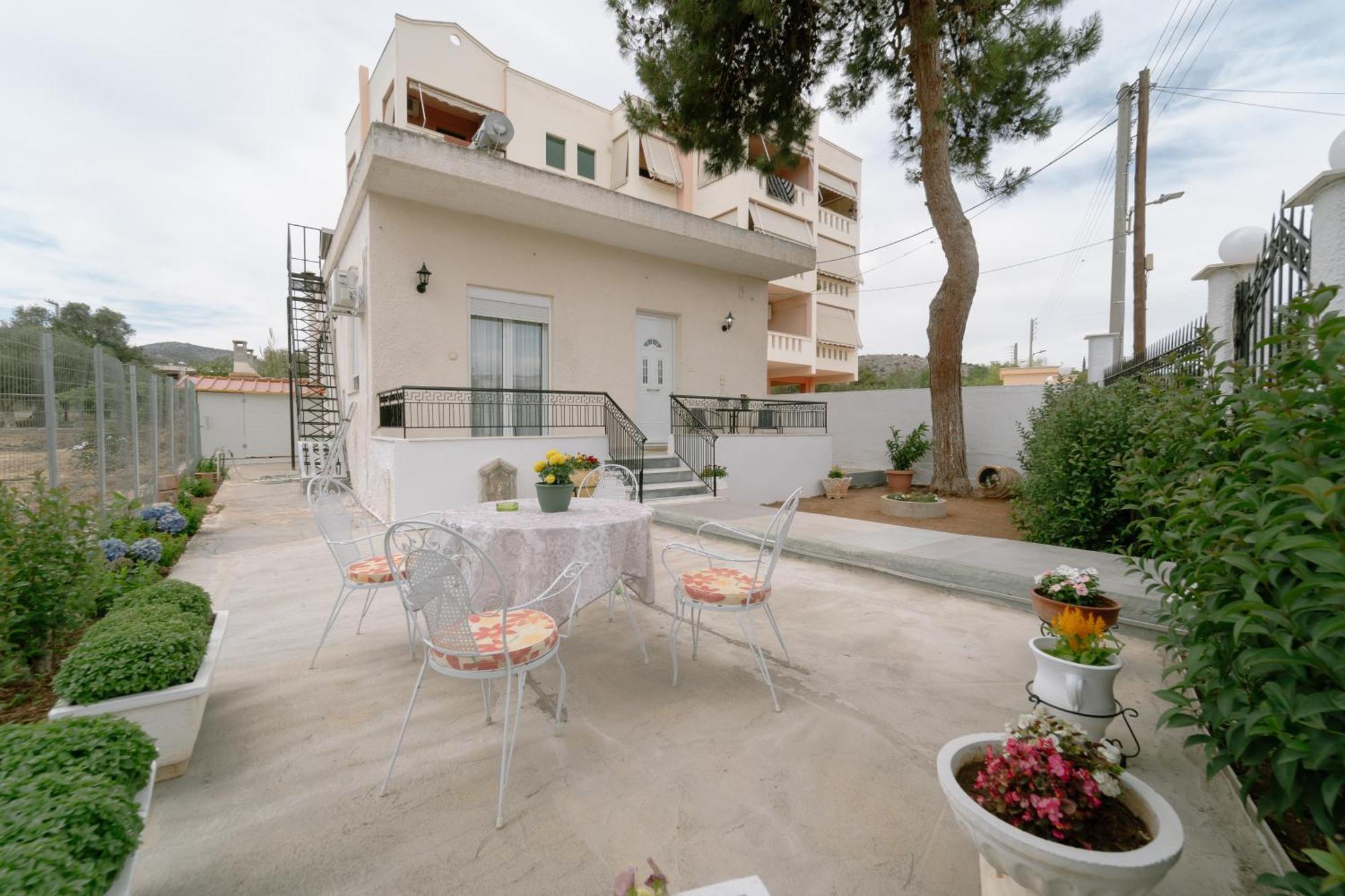 Selene House Selinia
