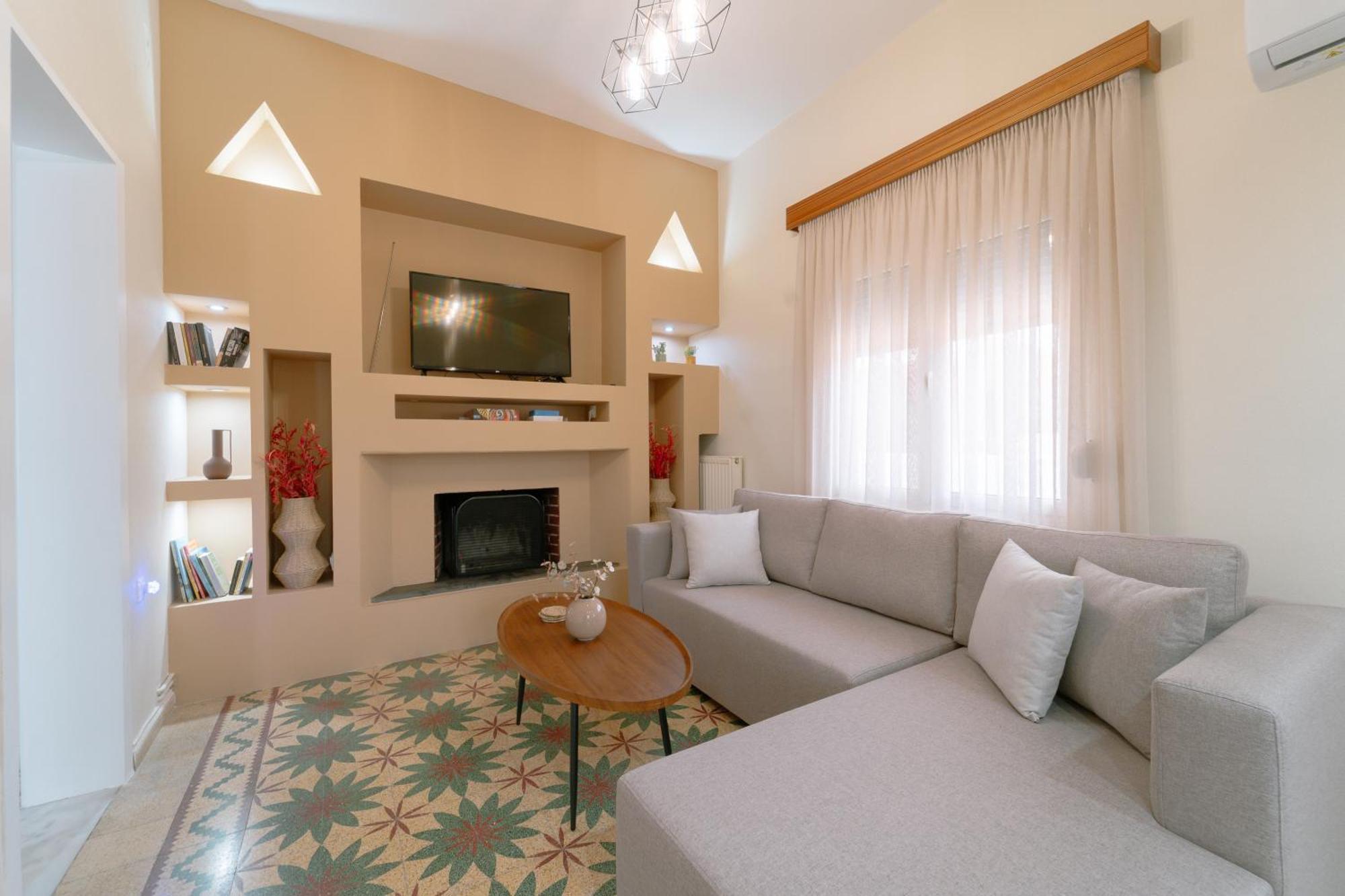 Selene House * Selinia