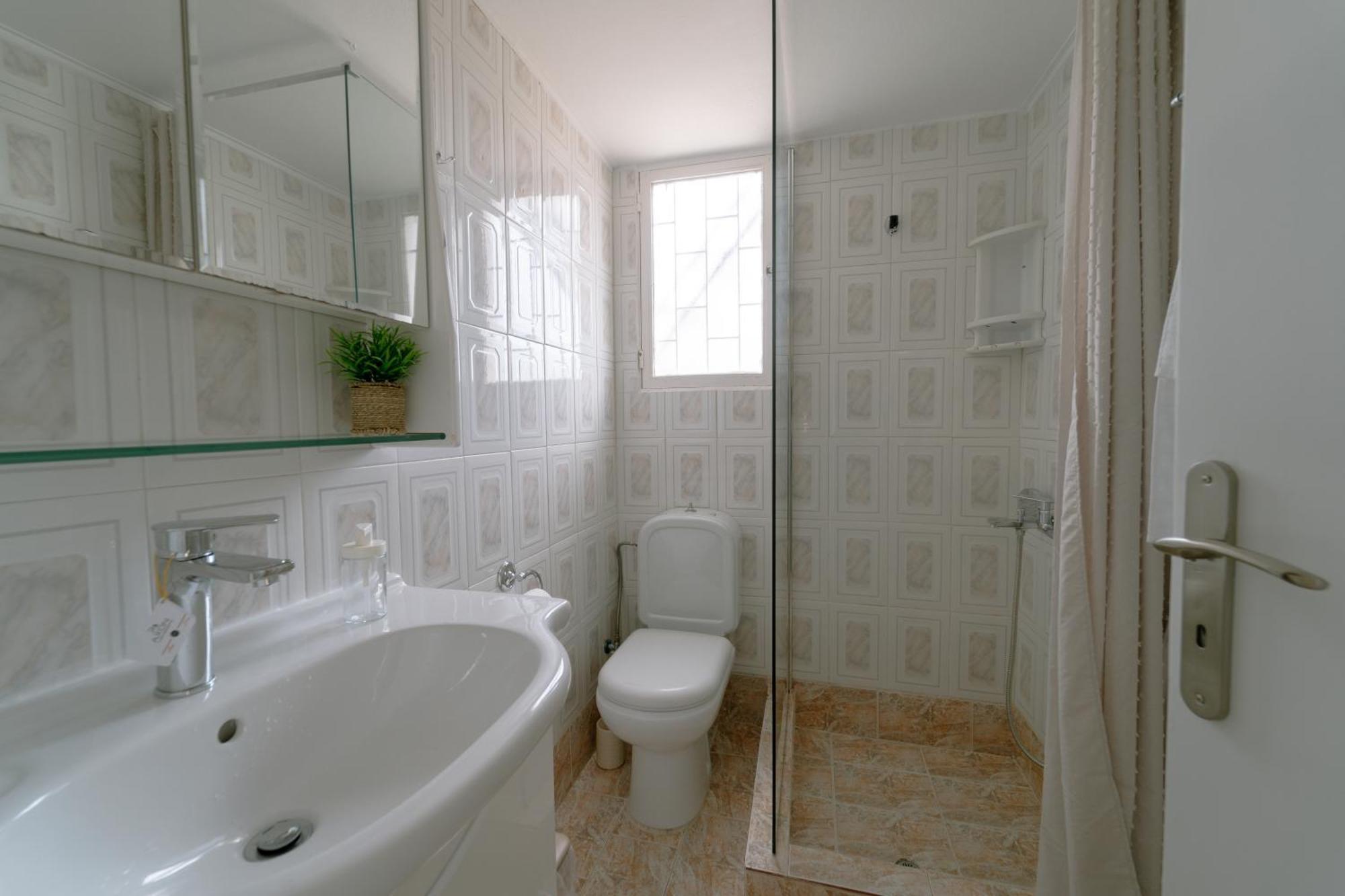 Selene House * Selinia